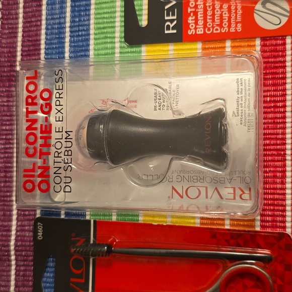 REVLON BRAND MAKEUP TOOLS BUNDLE OF 5 ITEMS - Picture 3 of 7